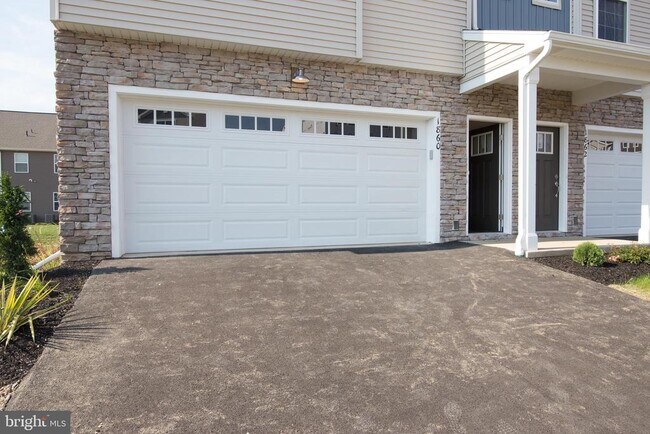 Building Photo - 1817 Shady Ln