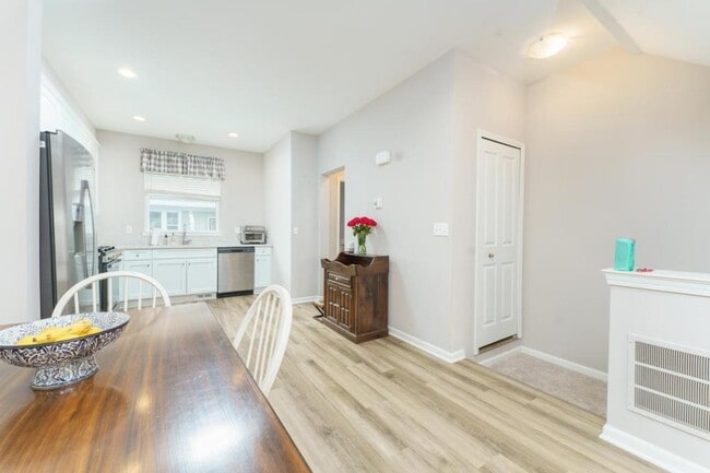 Building Photo - 197 Sean St