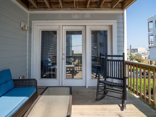 Building Photo - Sea Drift Carolina Breezin' @ 208 Carolina Beach Ave S #102