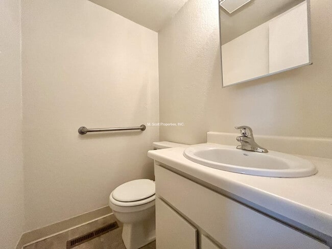 Building Photo - 1476 Hussman Ave