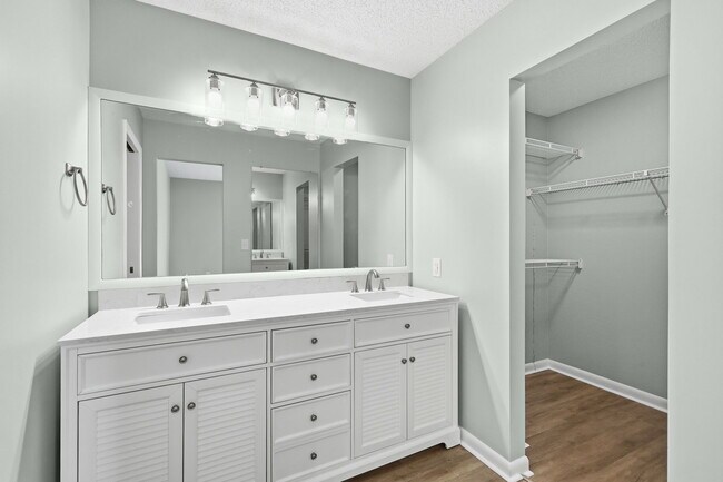 Building Photo - 304 Lord Granville Dr