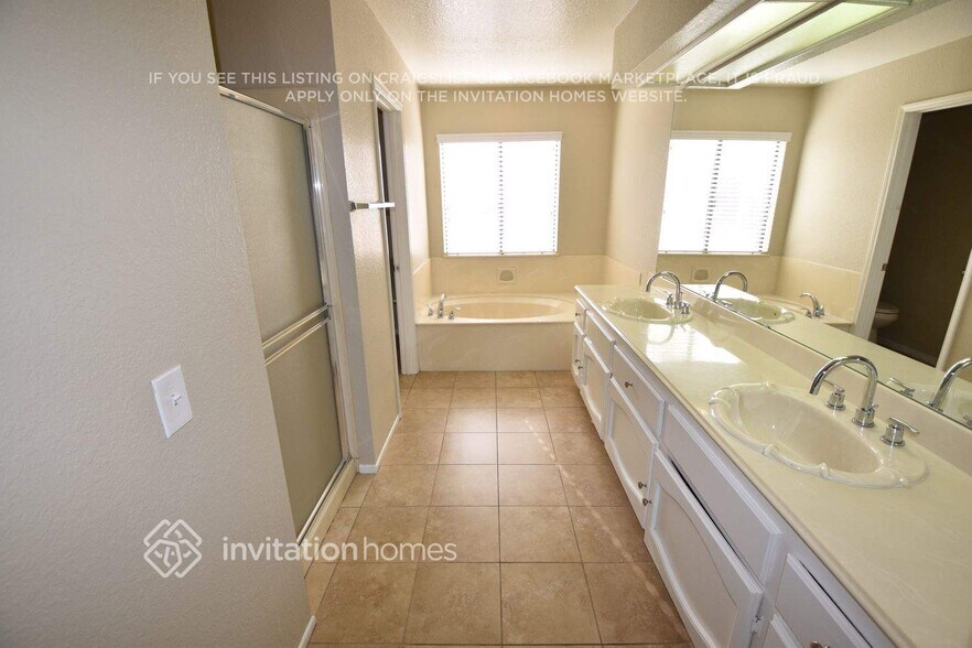 Building Photo - 10432 Brookmead Dr