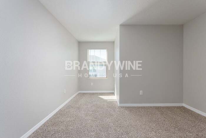 Building Photo - 5661 Mercado Dr