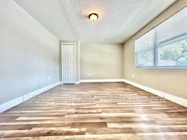 Building Photo - 418 Charles St