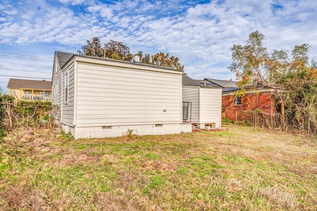 Building Photo - 1865 Ferber Ave