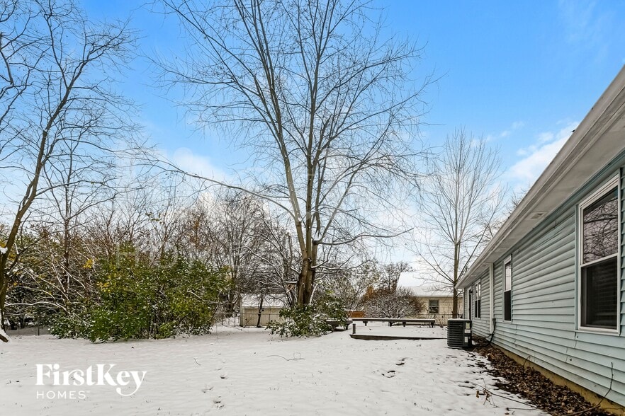 Building Photo - 7427 Cobblestone W Dr