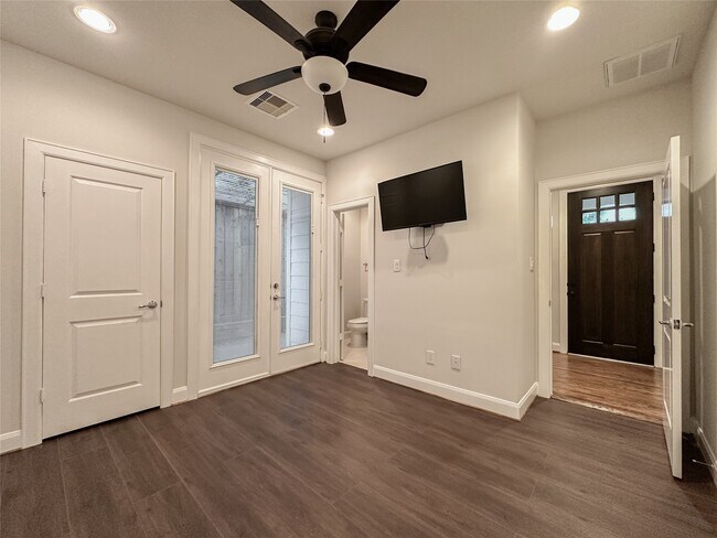 Building Photo - 10 Hermann Park Ct