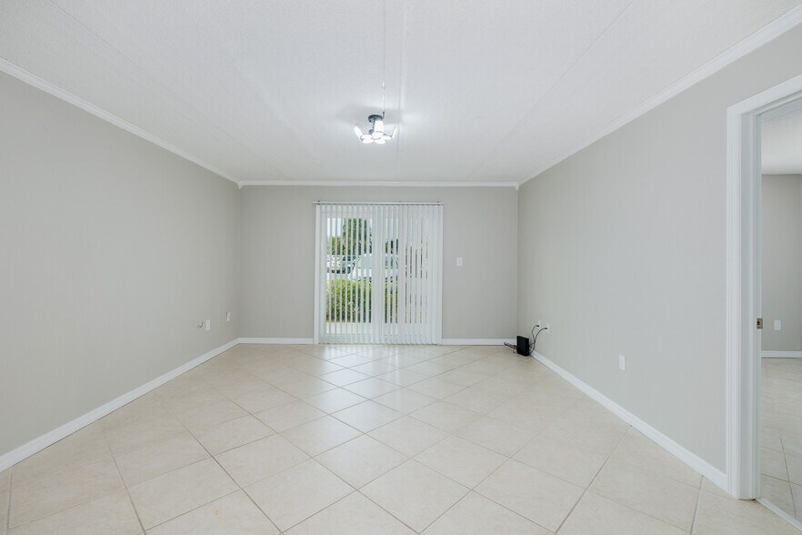 Building Photo - 464 N Paula Dr