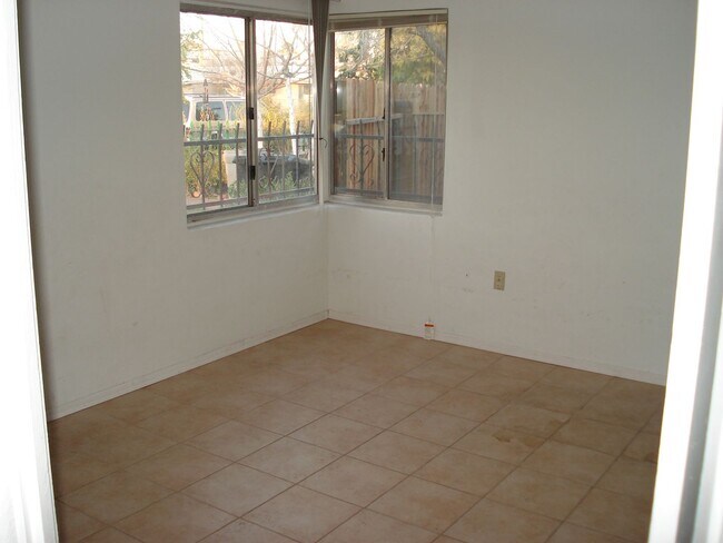 Building Photo - Open Friday, April 17th, 2026 4:30-5:30pm. Remodeled 3BR 2BA House - Tile throughout, Granite, St...