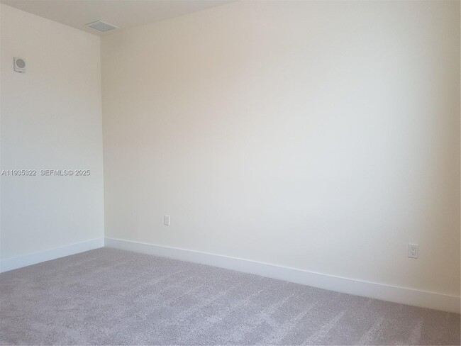 Building Photo - 10245 NW 63rd Terrace