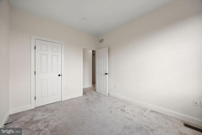 Building Photo - 611 Pony Ln