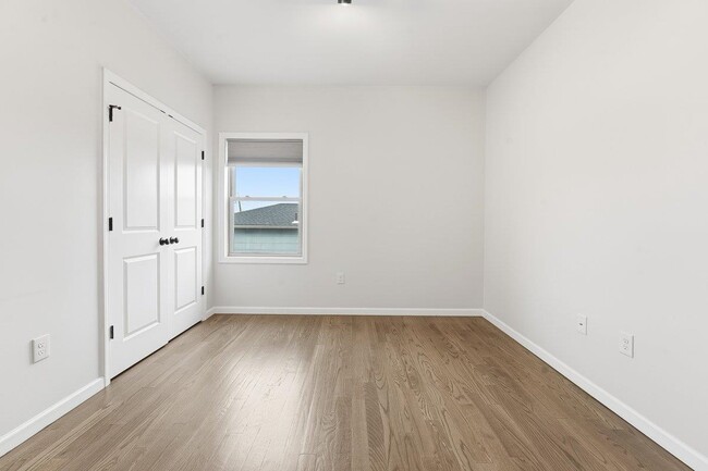 Building Photo - 5103 Meadowview Ave