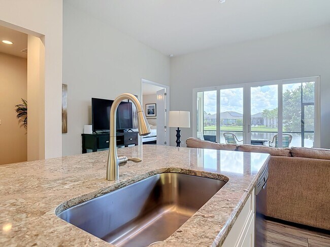 Building Photo - 3008 King Palm Dr