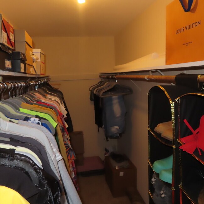 Building Photo - 2325 N Neva Ave