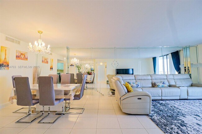 Building Photo - 2500 Parkview Dr