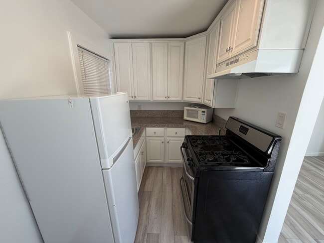 Building Photo - 3619 Edenhurst Ave