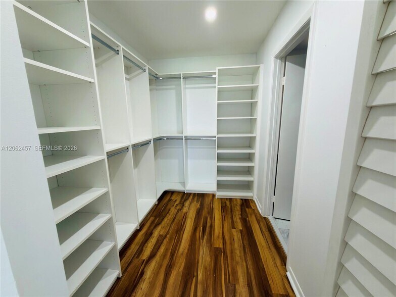 Building Photo - 3957 Adra Ave