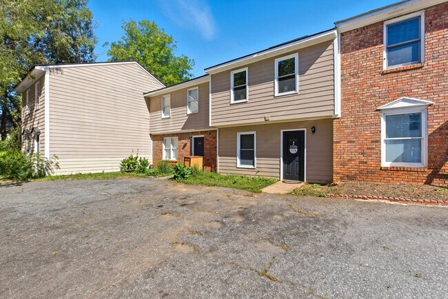 Building Photo - 1108 S Barnett Shoals Rd