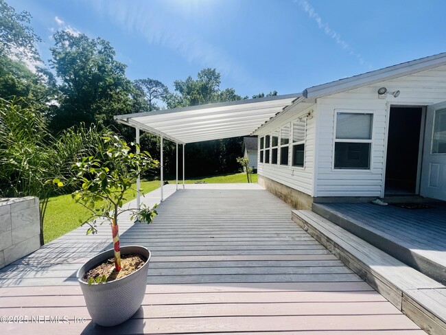 Building Photo - 8971 Rockpond Meadows Dr