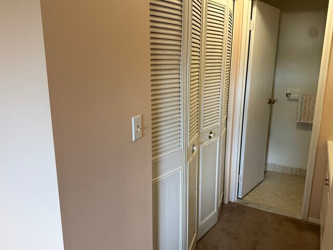 Building Photo - 147 Sylvan St