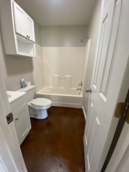 Building Photo - 8233 Baudoin Rd