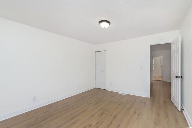 Building Photo - Charming Remodeled 2 Bedroom 1 Bath Near Fountain Square!