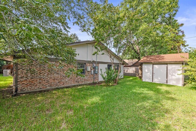 Building Photo - 1007 Arkansas Ave