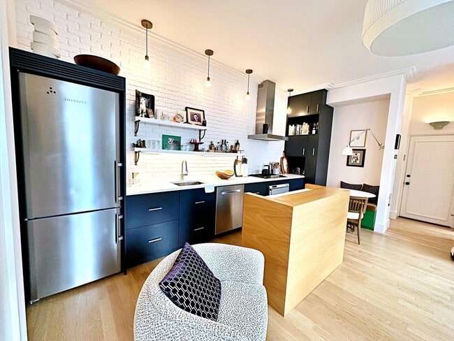 Building Photo - 206 Webster St