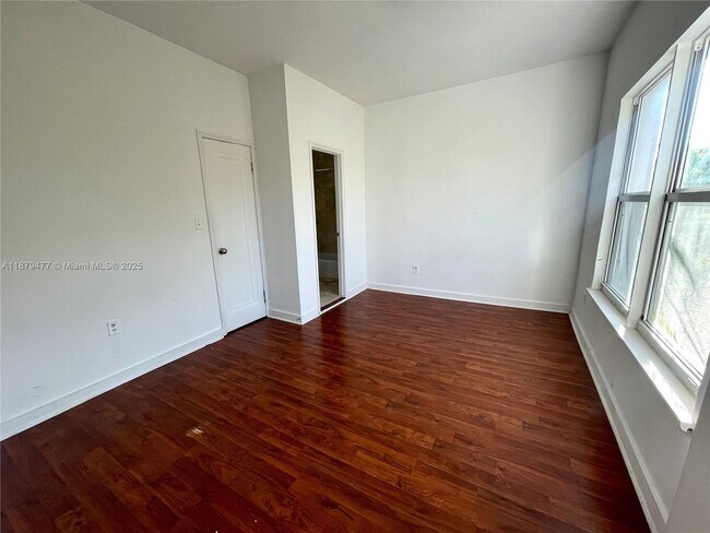 Building Photo - 4035 Meridian Ave