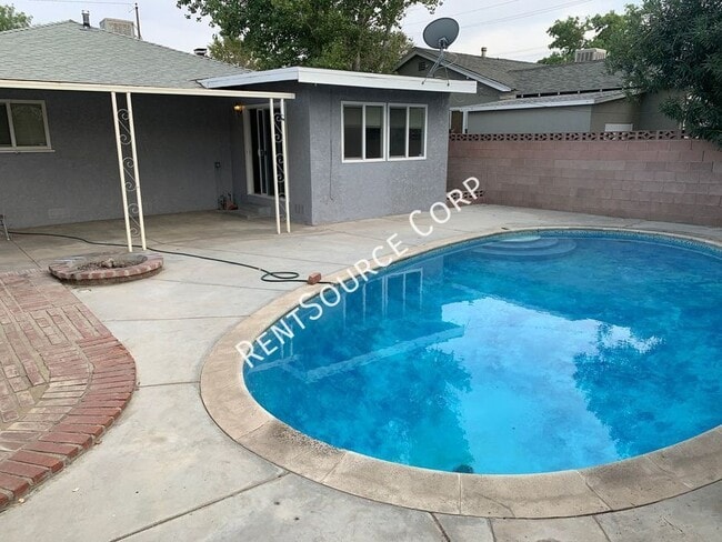 Building Photo - 44415 Lowtree Ave