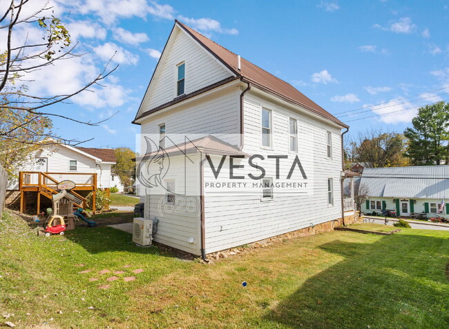 Building Photo - 241 N Main St