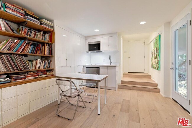 Building Photo - 7586 Woodrow Wilson Dr
