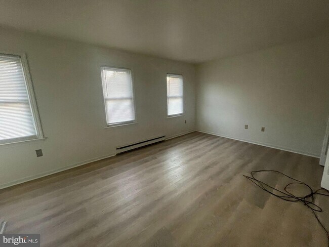 Building Photo - 203 Cross Keys Dr