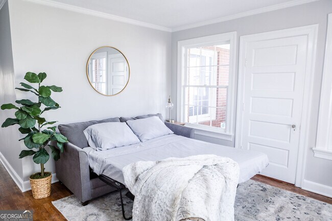 Building Photo - 111 E Screven St