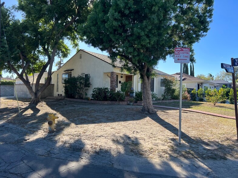 Corner house. Quiet neighborhood. Large Lot. Perfect backyard for Dogs - 12136 Hatteras St