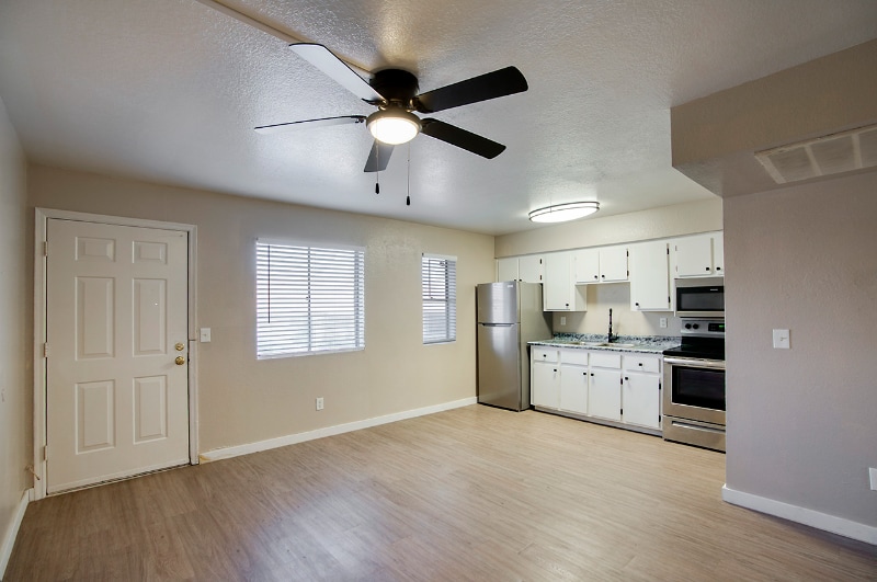 Building Photo - 1452 E Cinnabar Ave