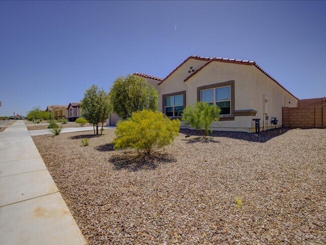 Building Photo - Corona de Tucson 4 Bedroom 2 Bathroom