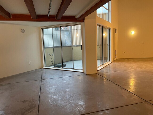 Building Photo - Mariposa Street 1020