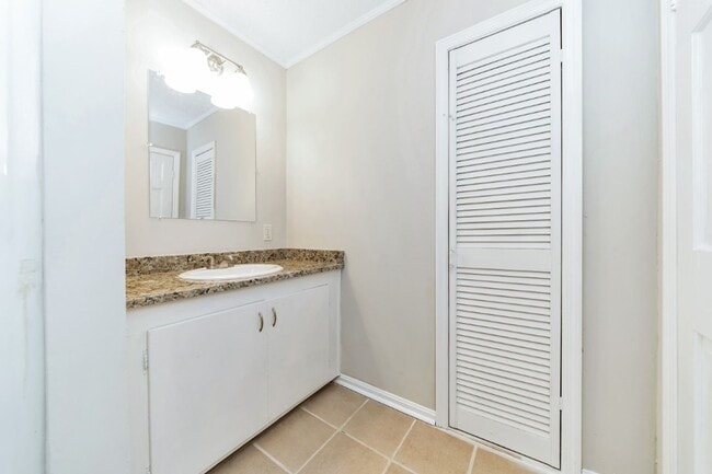Building Photo - Hot Listing! Modern 3BR/2BA in Talladega –...
