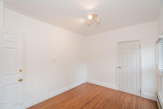 Building Photo - 185 Elm St