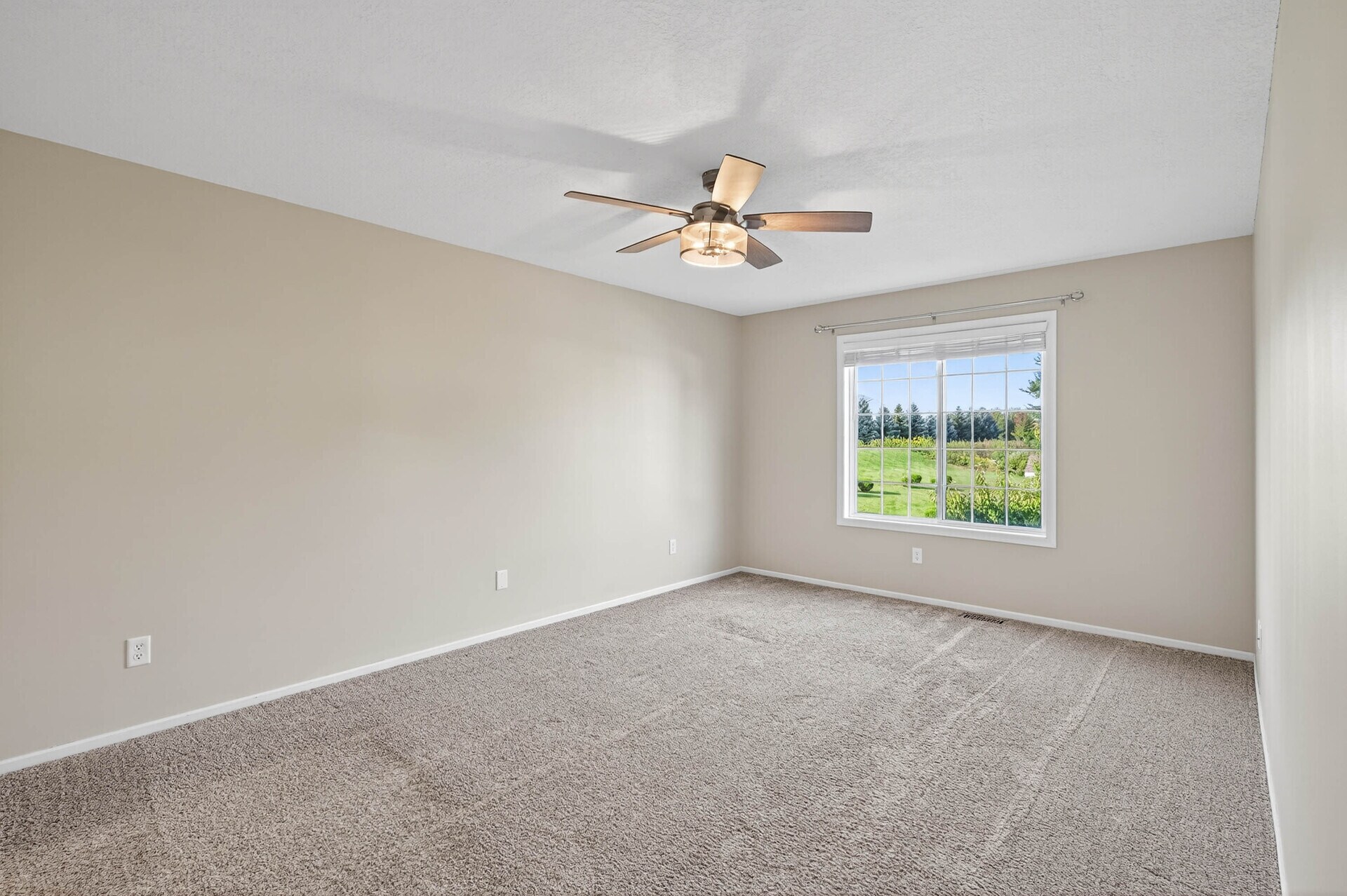 Upper Level - Primary Bedroom (Spacious) - 18217 69th Pl N