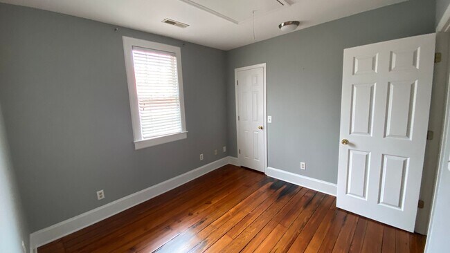 Building Photo - 3 Bedroom 2.5 Bath House in Radcliffeborough - Downtown Charleston