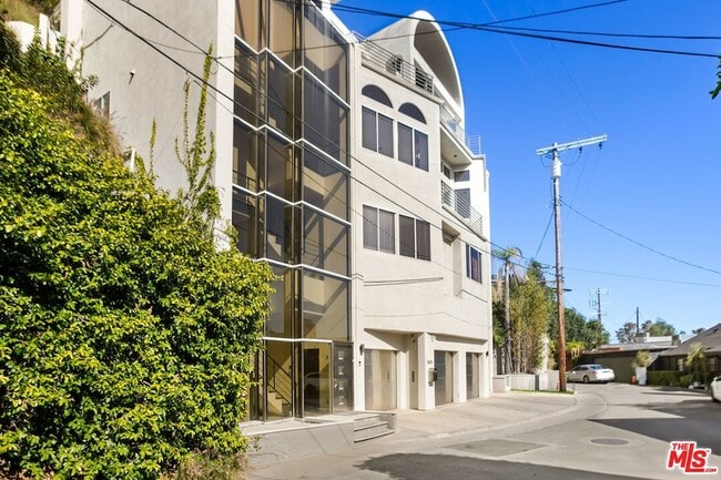 Building Photo - 8435 Franklin Ave