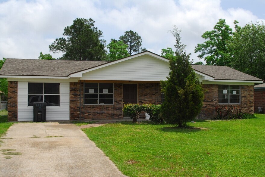 Primary Photo - 403 Pine Hills Dr