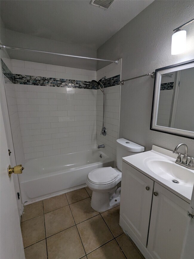 Building Photo - 13480 S Thorntree Dr