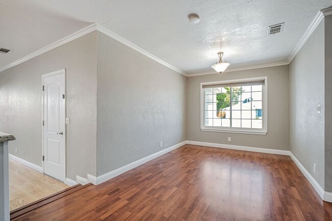 Building Photo - Charming 3BR/2BA Single Family Home for re...