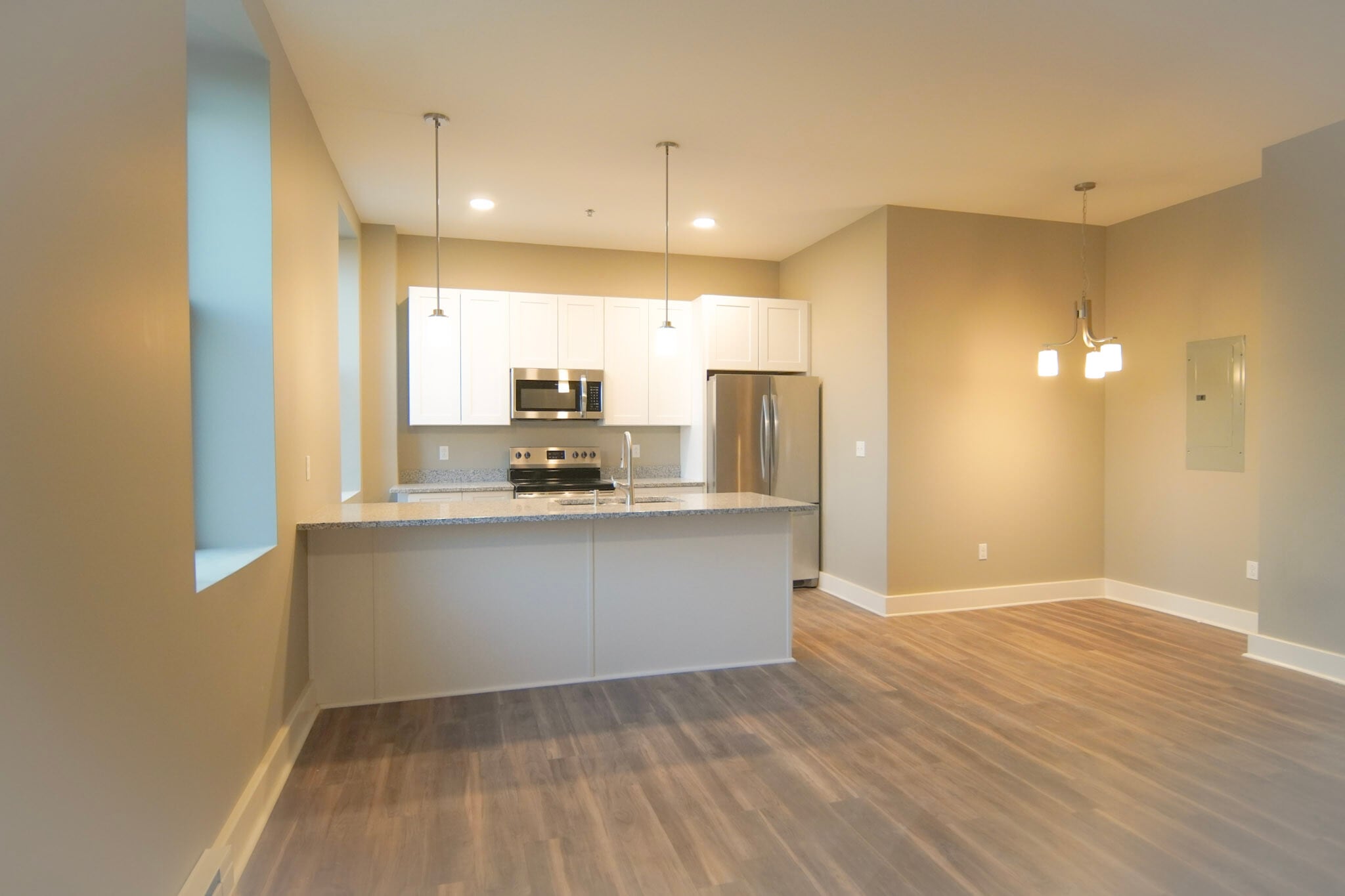 Kitchen/Dining Area - 34 US Oval