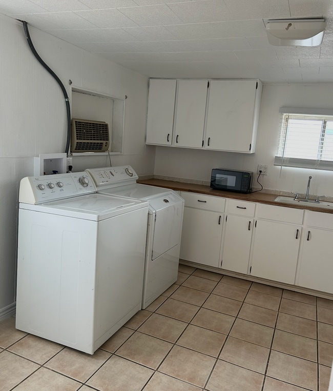 Building Photo - 239 S 200 W