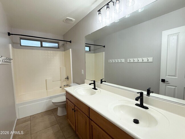 Building Photo - 11225 E Sylvan Ave