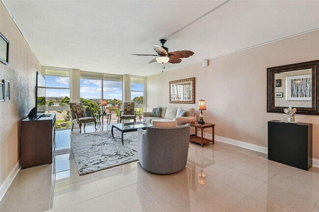 Building Photo - 7400 Sun Island Dr S